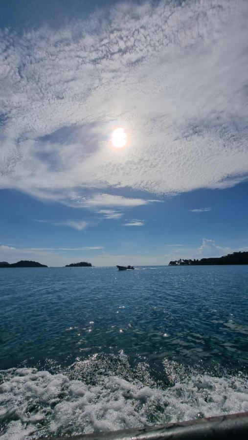 Paradise Island Beach Hotel Isla Grande Exterior photo