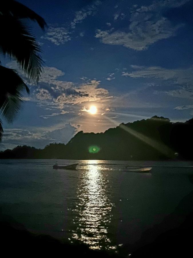 Paradise Island Beach Hotel Isla Grande Exterior photo