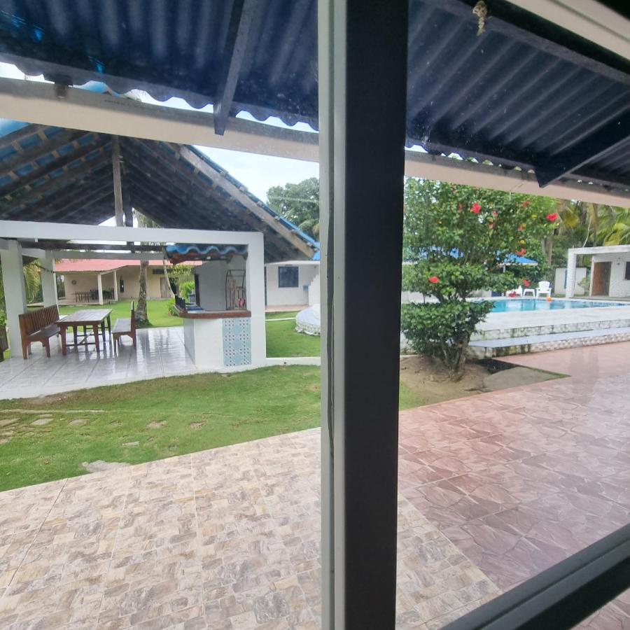 Paradise Island Beach Hotel Isla Grande Exterior photo