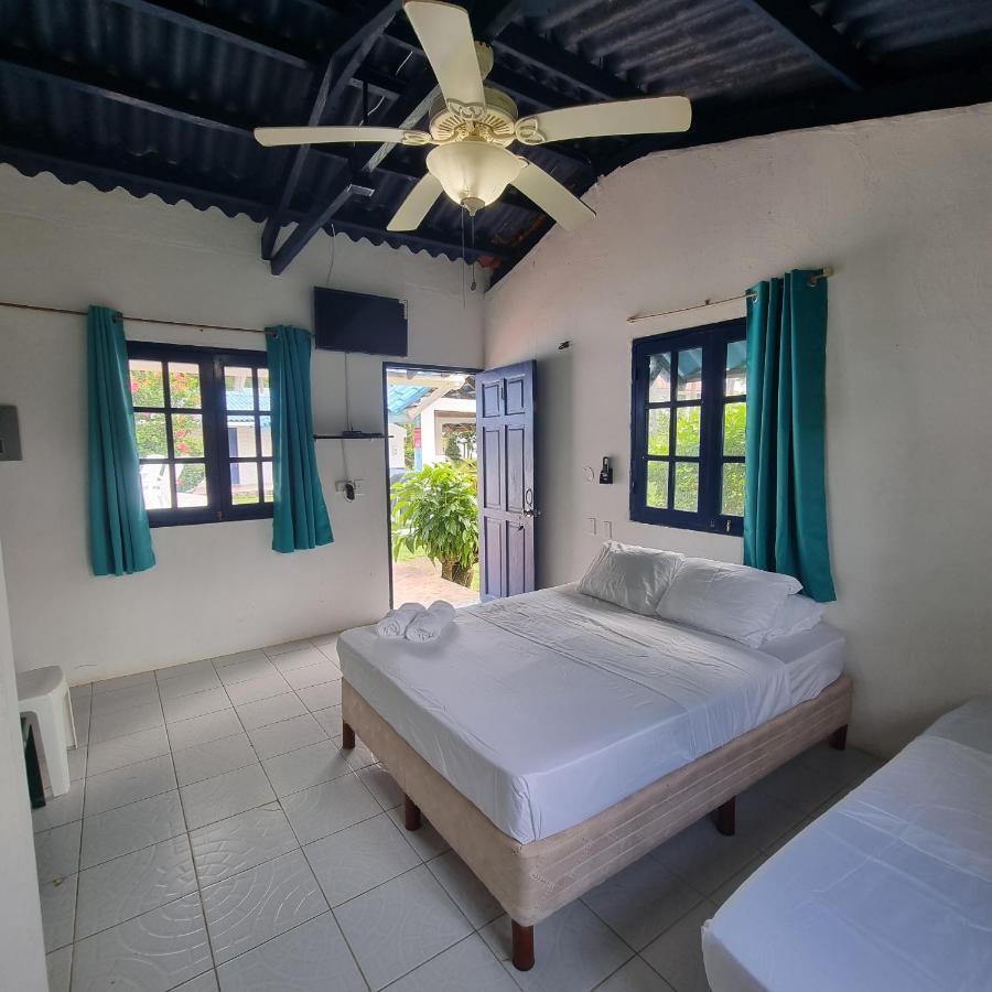 Paradise Island Beach Hotel Isla Grande Exterior photo