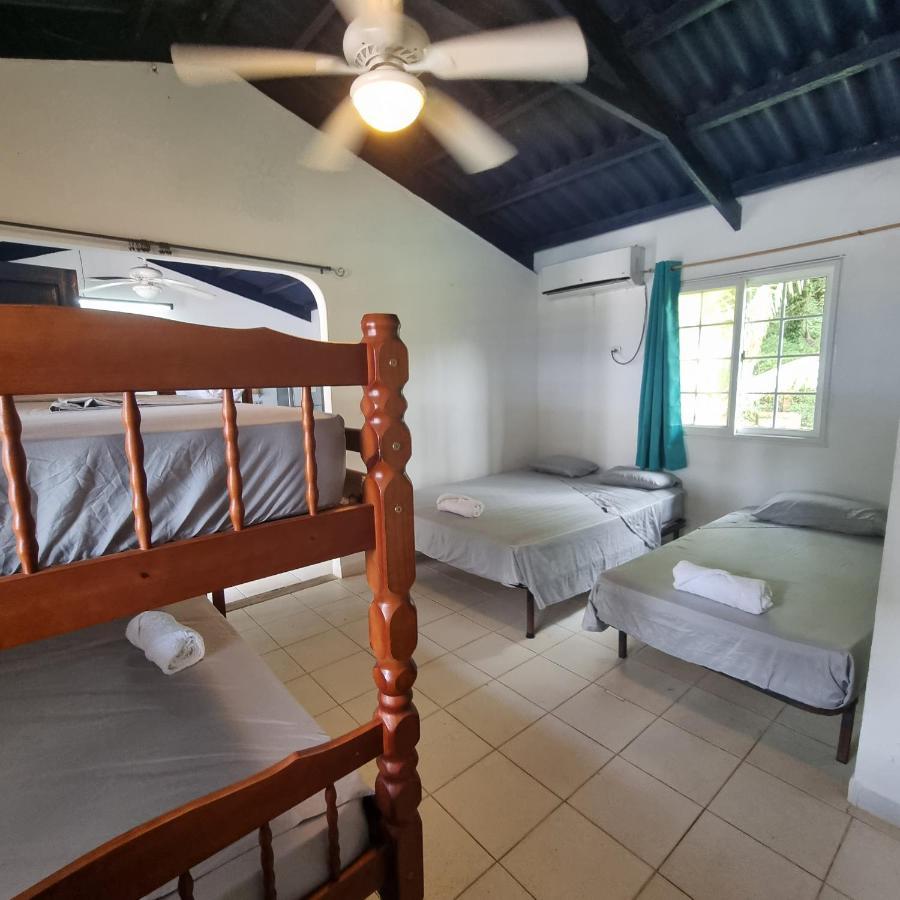 Paradise Island Beach Hotel Isla Grande Exterior photo